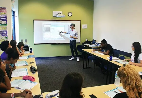 TALK School of Languages フォートローダデール校 - 画像 (6)